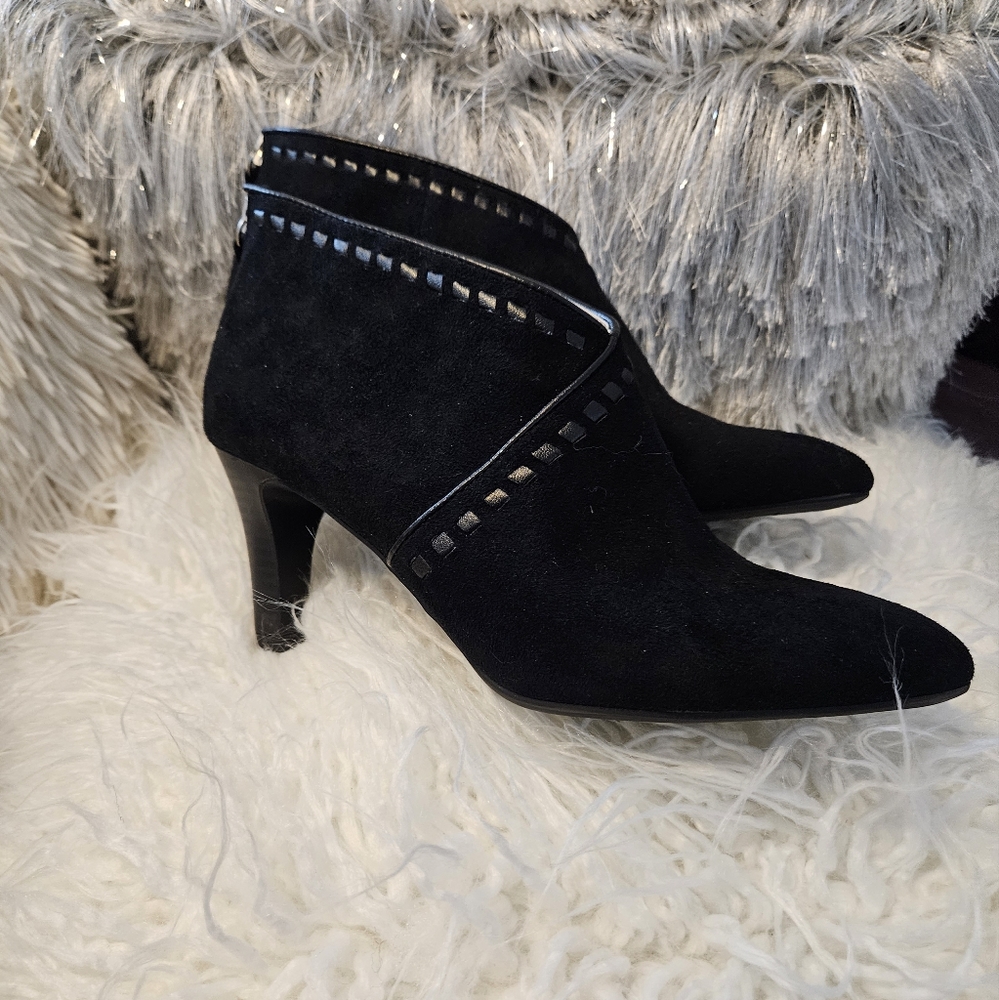 Super nice suede heeled boots